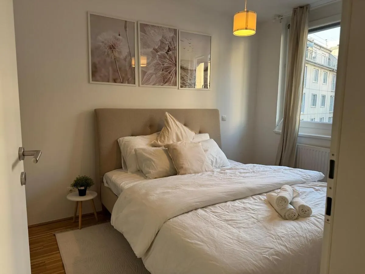 2Br, Balcony, Central, Danube, U6 & S-Bahn - Axara Housing Brn 38 비엔나 아파트