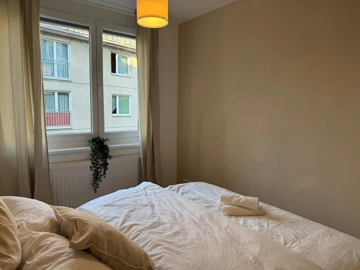 2Br, Balcony, Central, Danube, U6 & S-Bahn - Axara Housing Brn 38 Wien Österrike