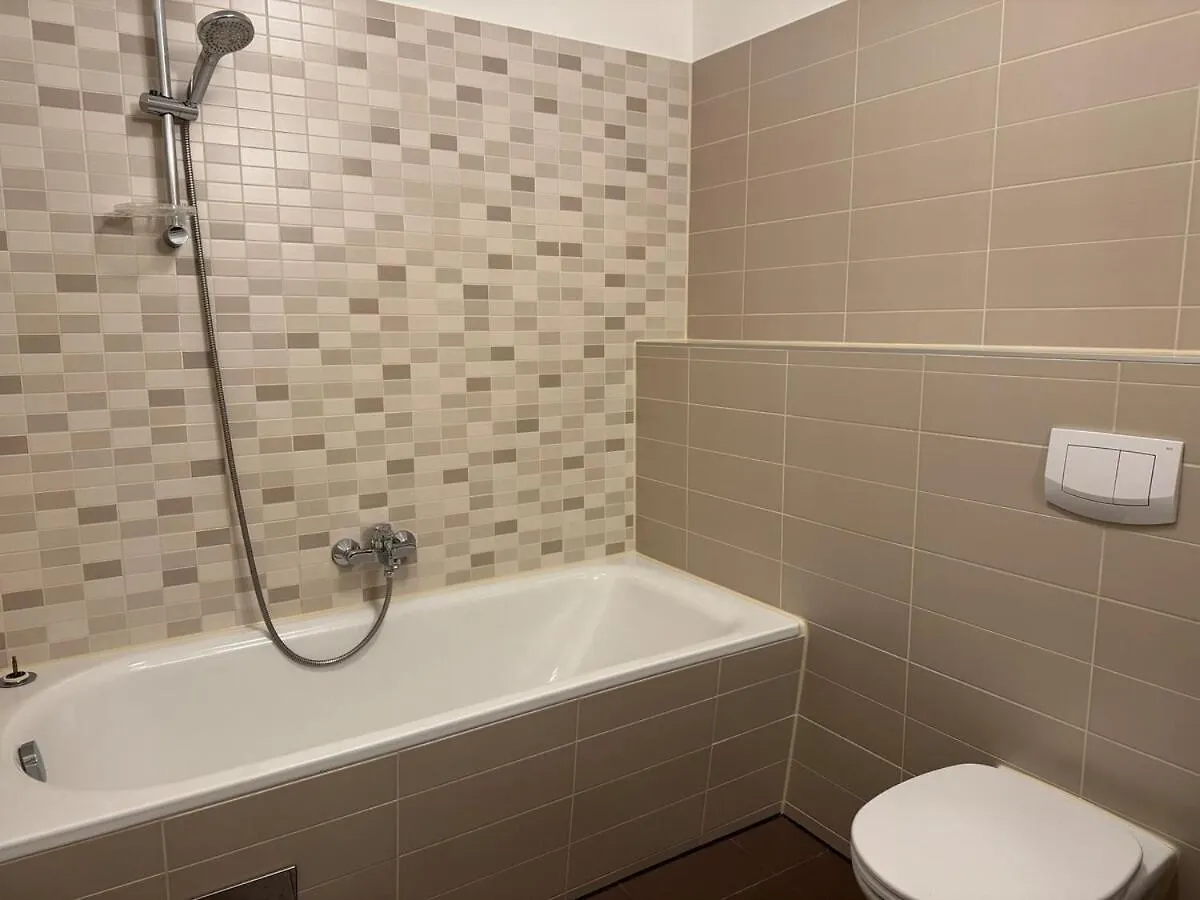 2Br, Balcony, Central, Danube, U6 & S-Bahn - Axara Housing Brn 38 Wien 0*,